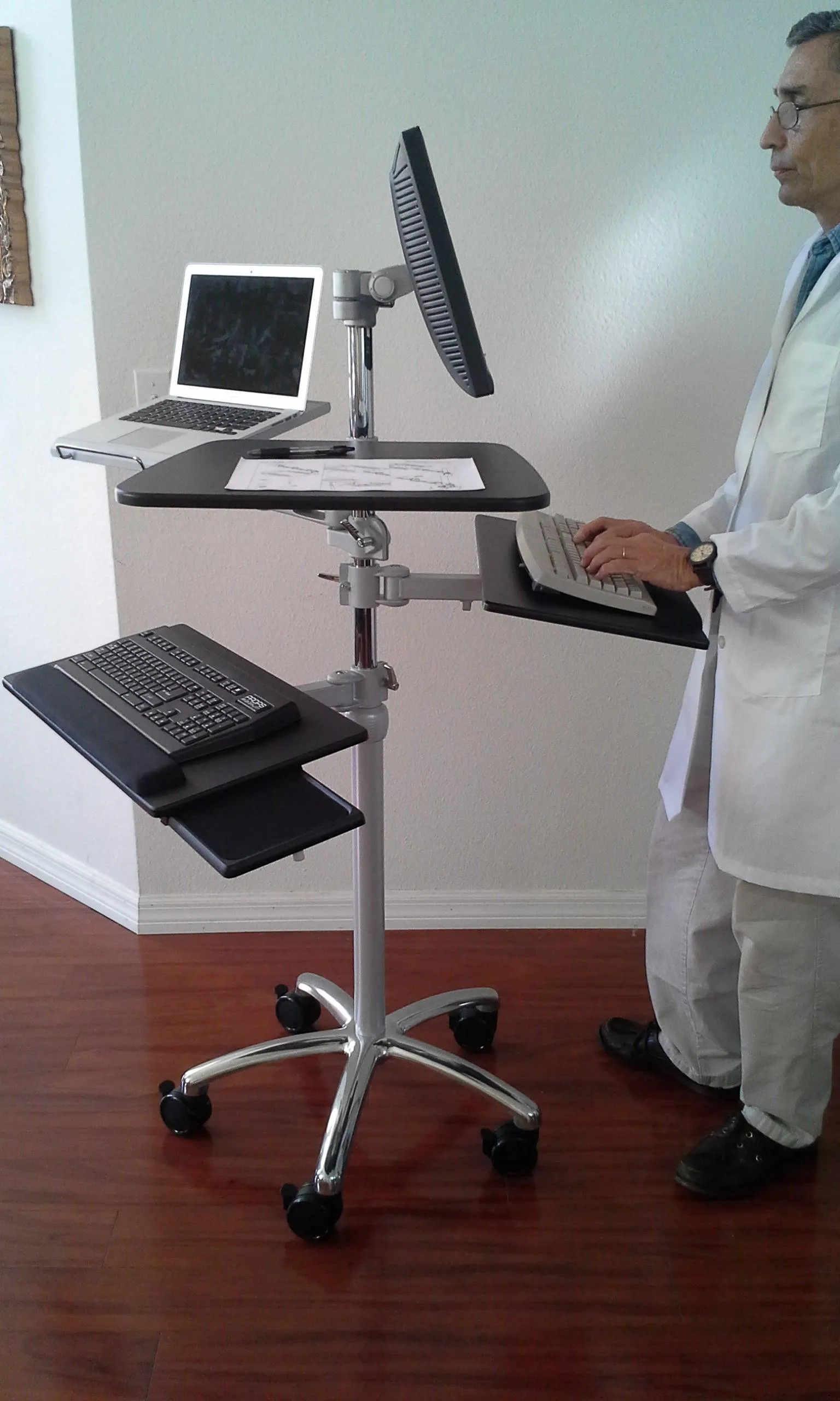 DVC04-F Rolling Pole Computer Workstation - Sit to Stand - Height Adjustable