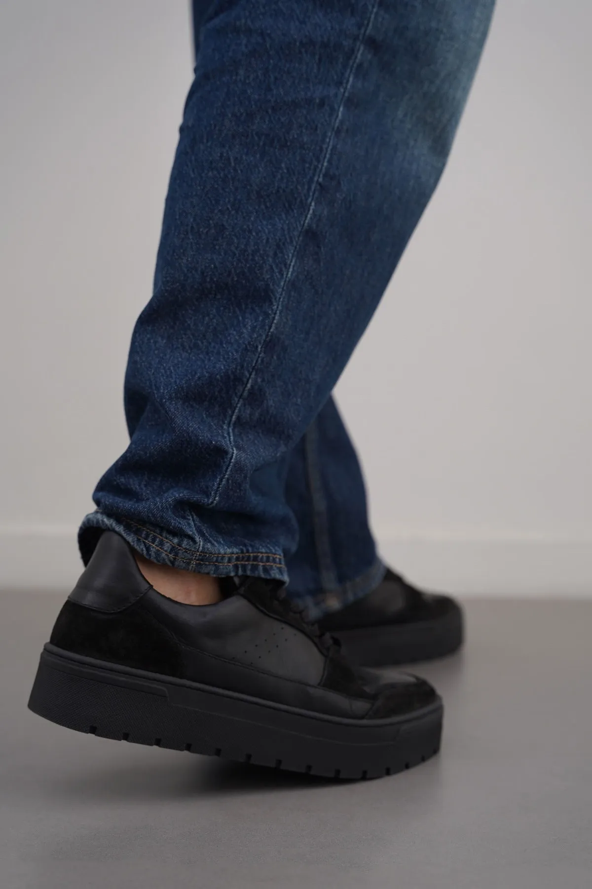 LEATHER CHUNKY SNEAKERS